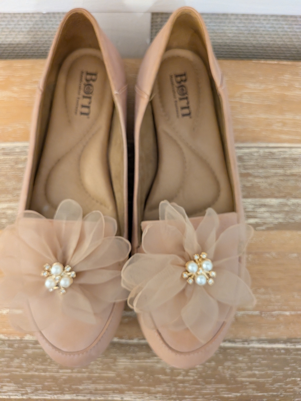 Born Women's Leather Upper Floral-Embellished Blush Flats With Removable Bow 40